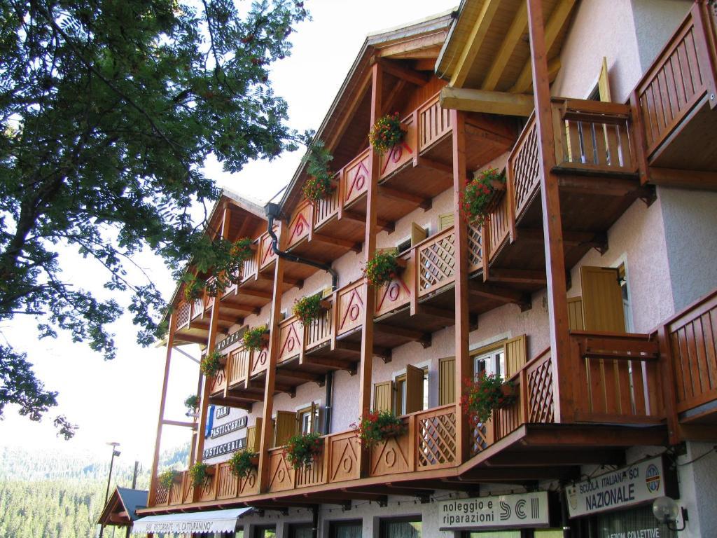 Hotel Il Catturanino Мадонна-ди-Кампильо Экстерьер фото