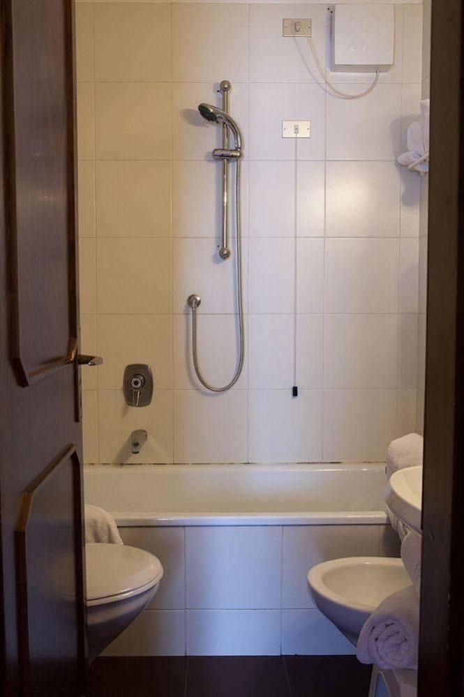 Hotel Il Catturanino Мадонна-ди-Кампильо Экстерьер фото