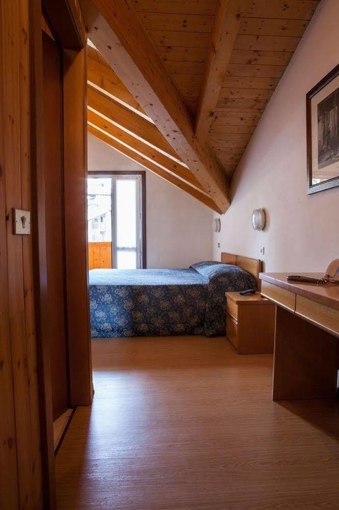 Hotel Il Catturanino Мадонна-ди-Кампильо Экстерьер фото